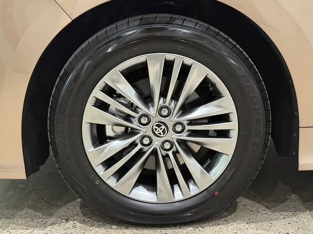 Toyota Alphard — фото 23