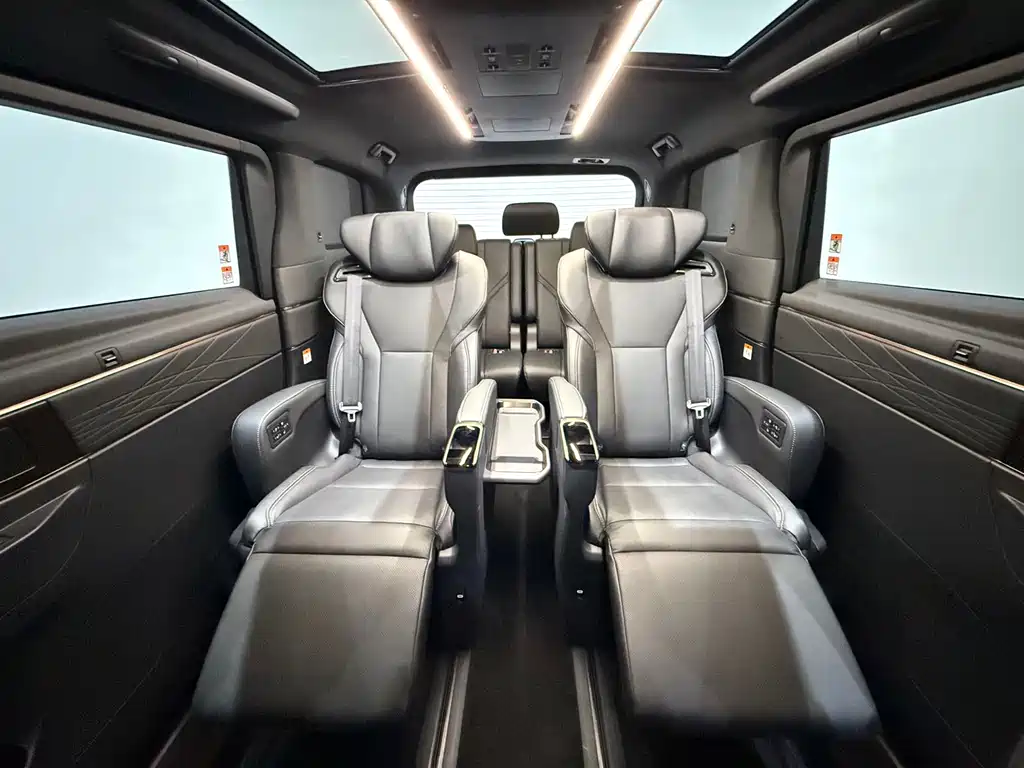 Toyota Alphard — фото 10