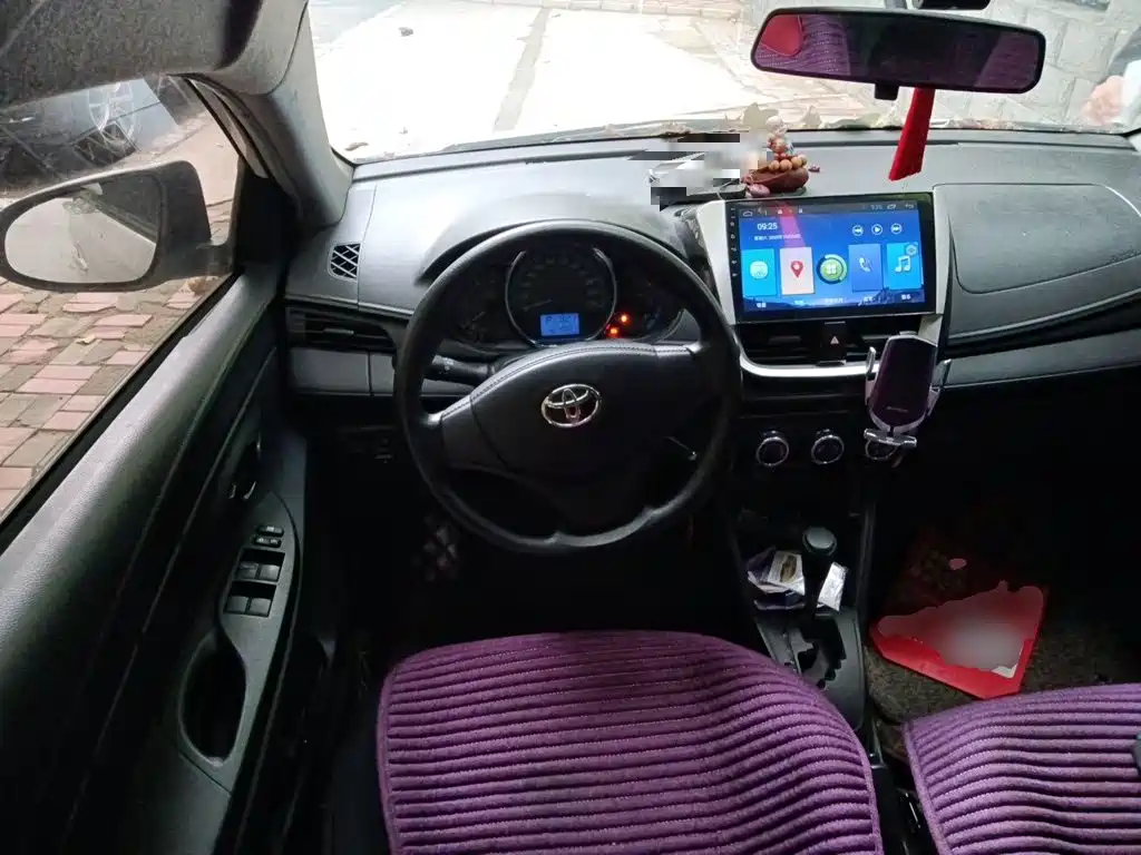 Toyota Yaris L — фото 11