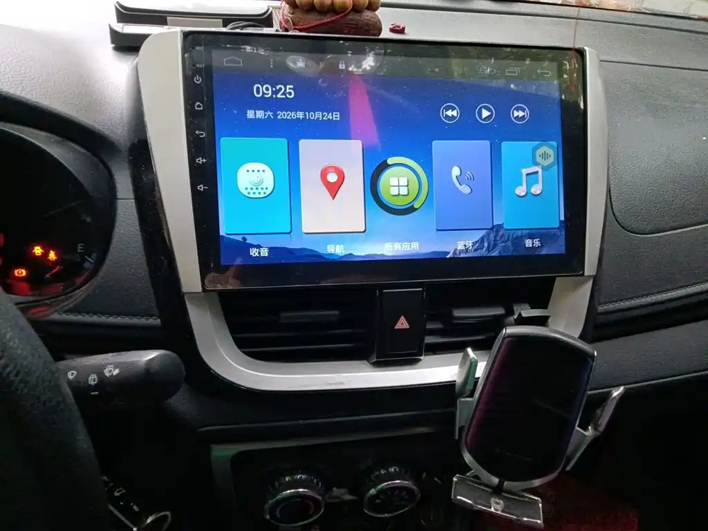 Toyota Yaris L — фото 14