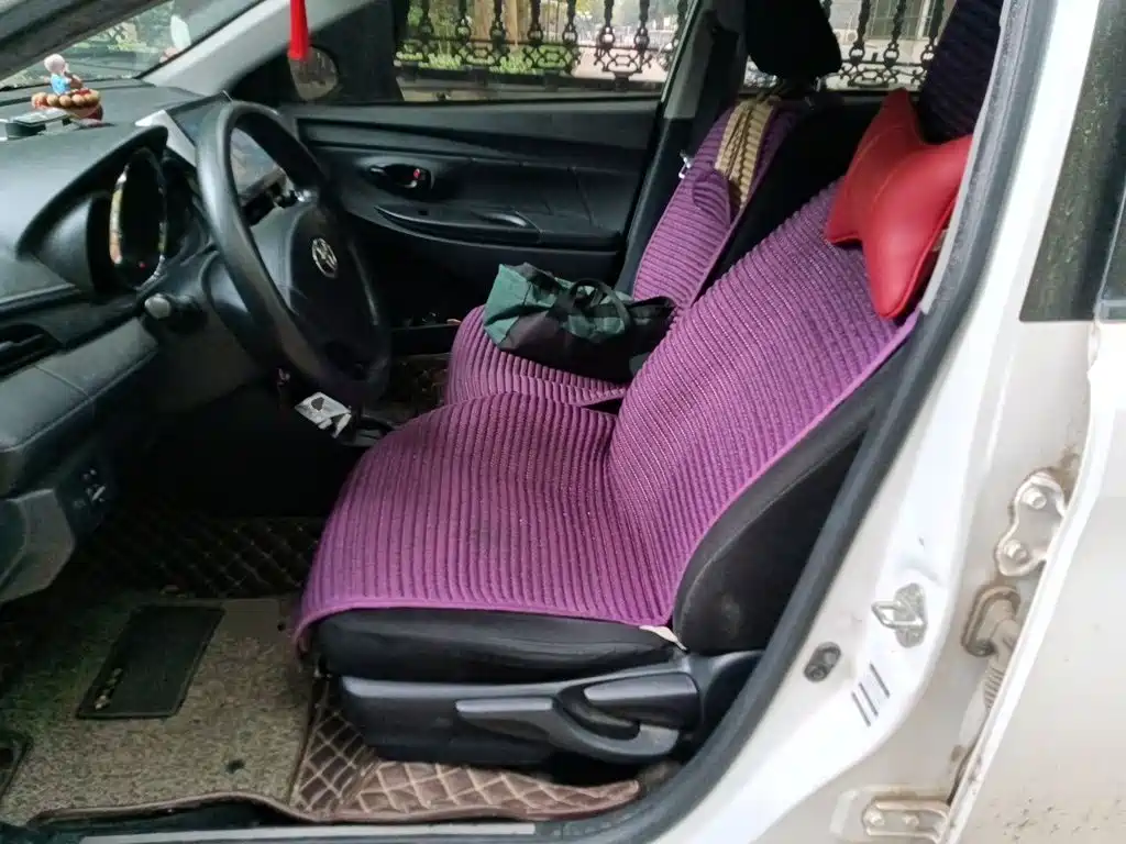 Toyota Yaris L — фото 16