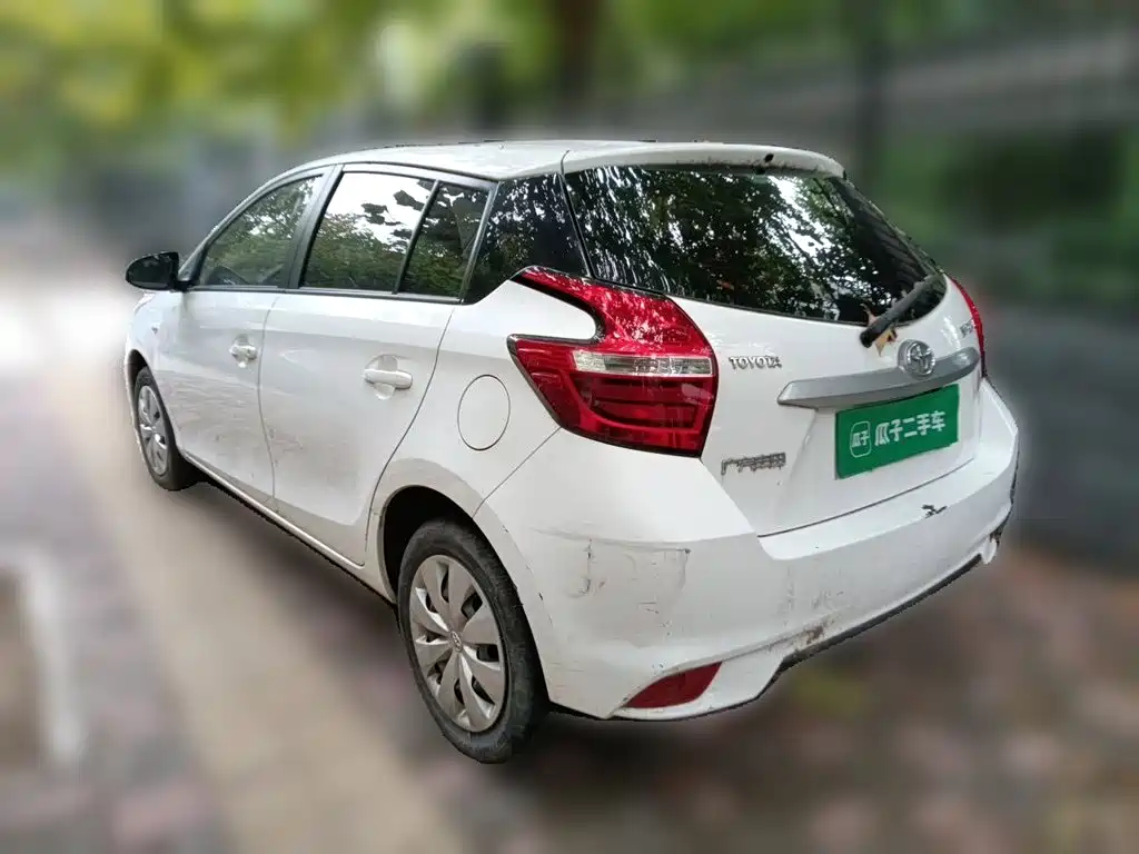 Toyota Yaris L — фото 4