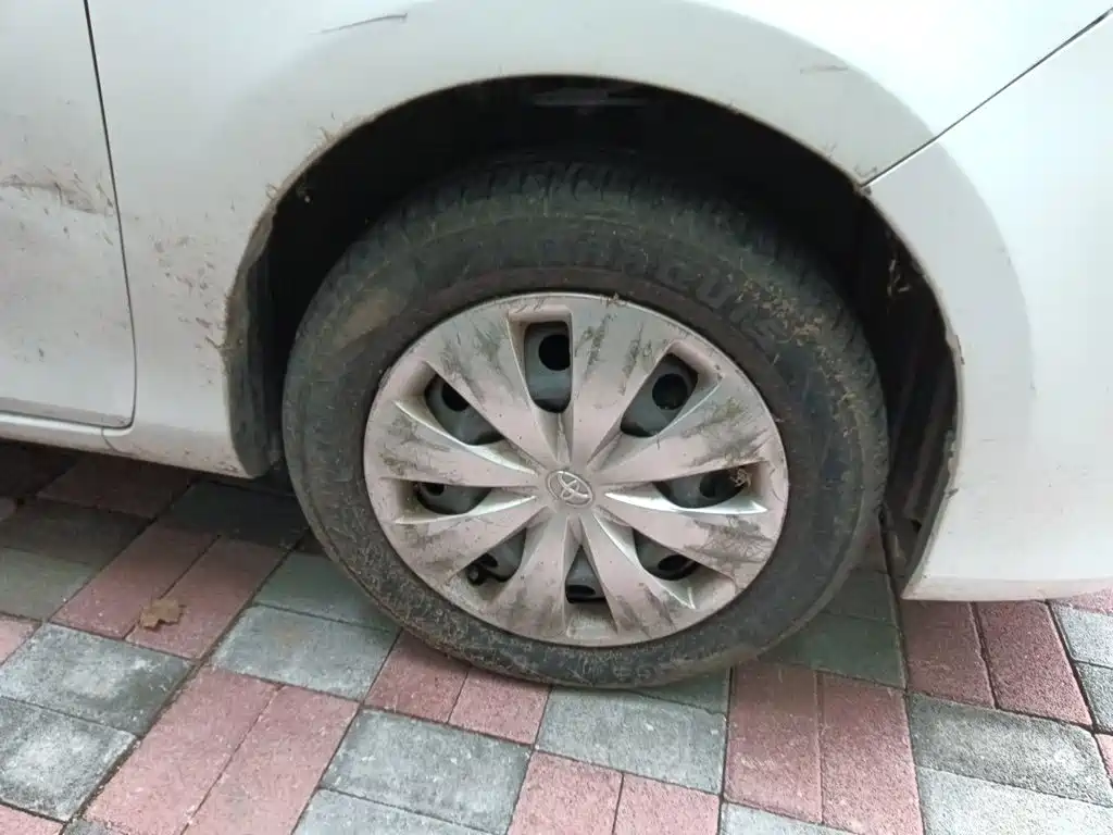 Toyota Yaris L — фото 8