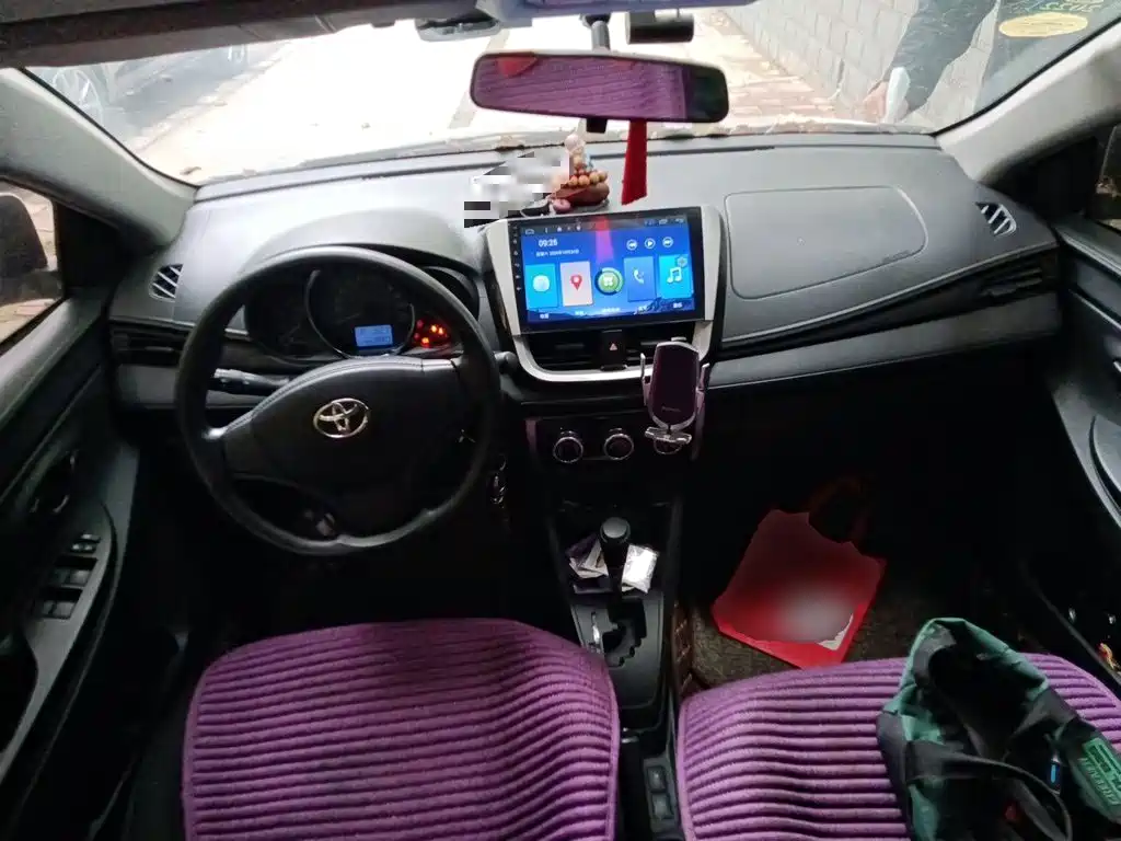 Toyota Yaris L — фото 10