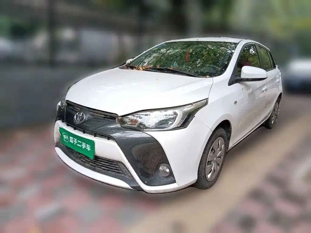 Toyota Yaris L — фото 1