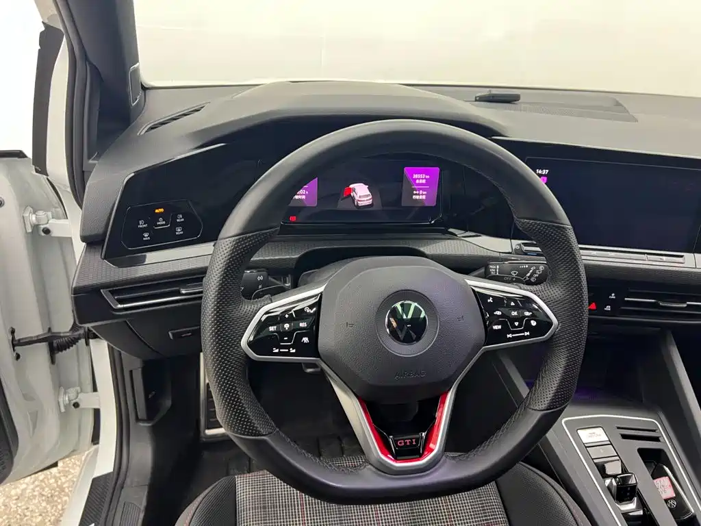 Volkswagen Golf GTI — фото 8