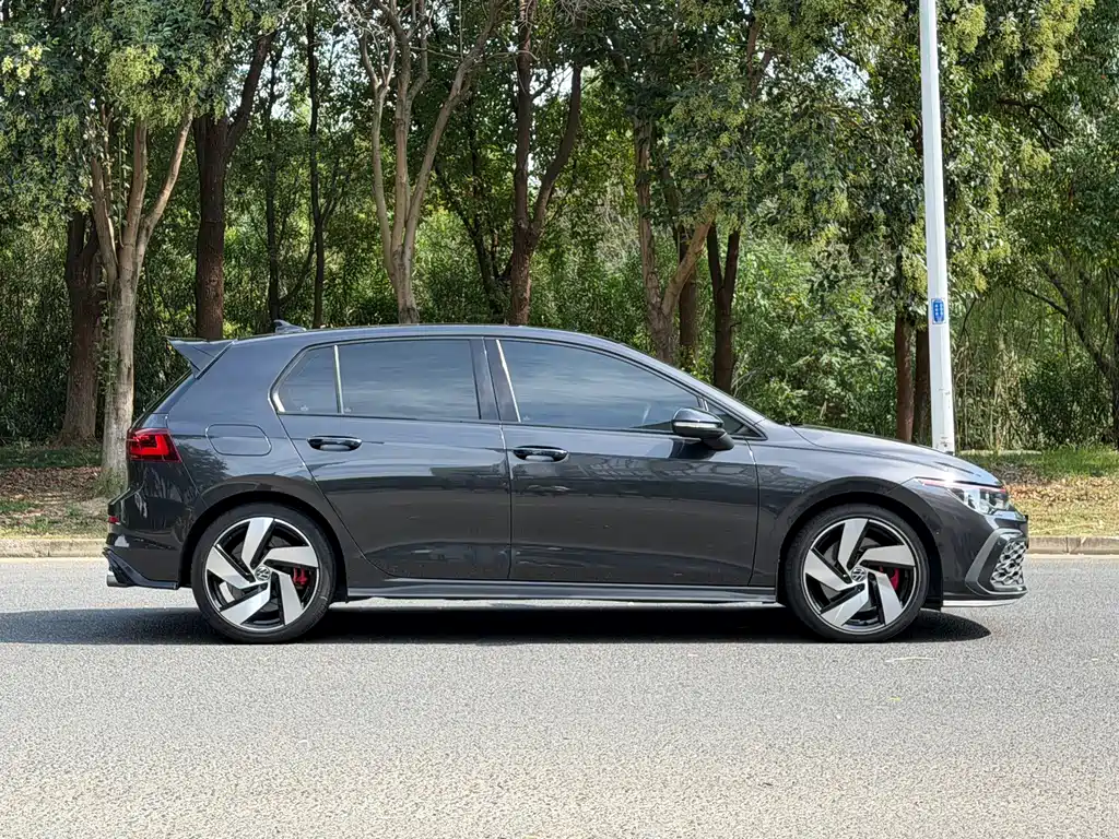Volkswagen Golf GTI — фото 6