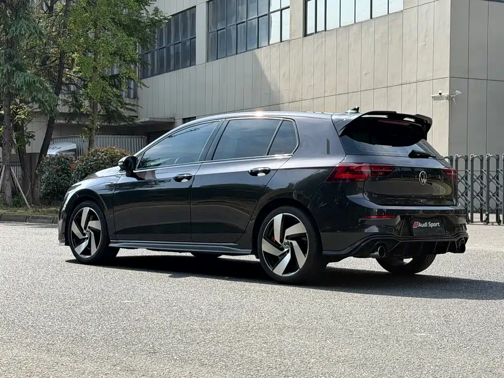 Volkswagen Golf GTI — фото 9