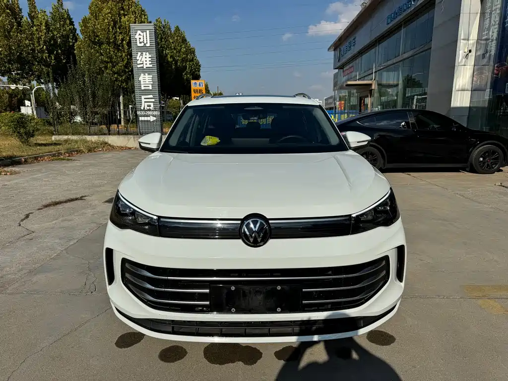 Volkswagen Tiguan L — фото 2