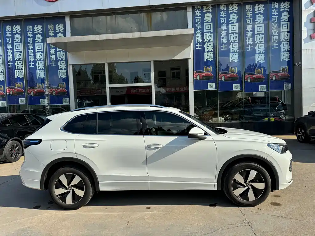 Volkswagen Tiguan L — фото 9