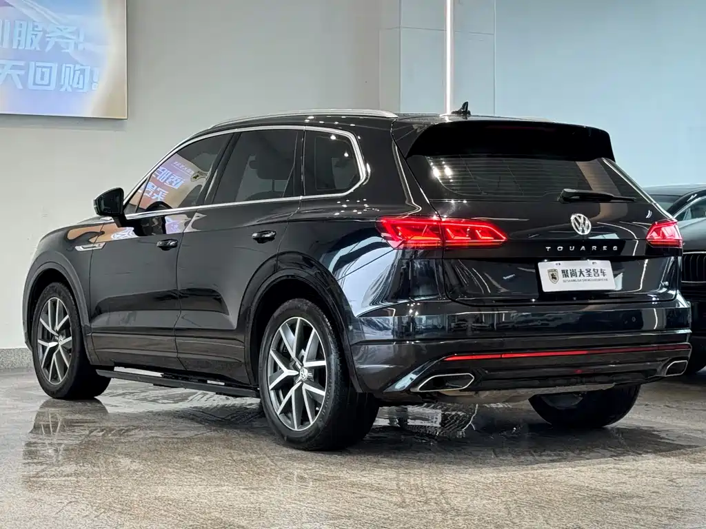 Volkswagen Touareg — фото 9