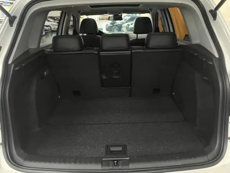 Volkswagen Tiguan — фото 4