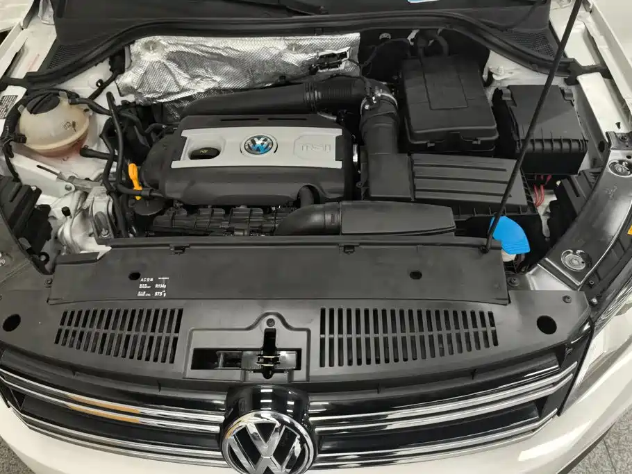 Volkswagen Tiguan — фото 10