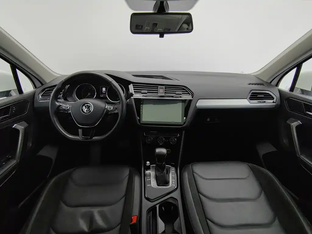 Volkswagen Tiguan L — фото 5