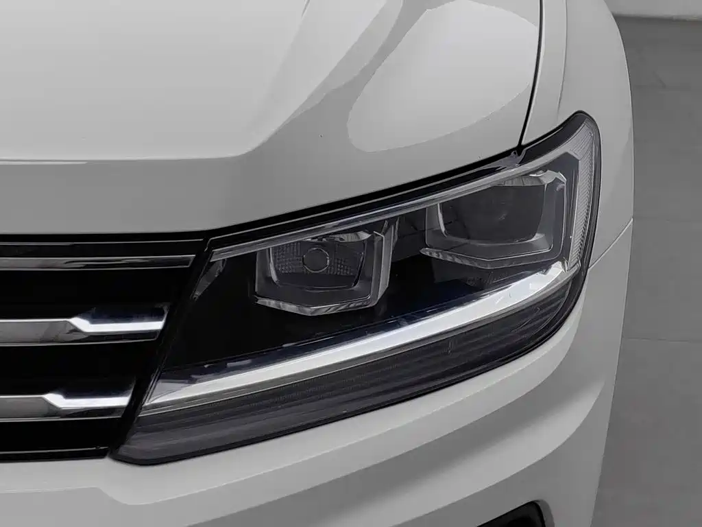 Volkswagen Tiguan L — фото 7