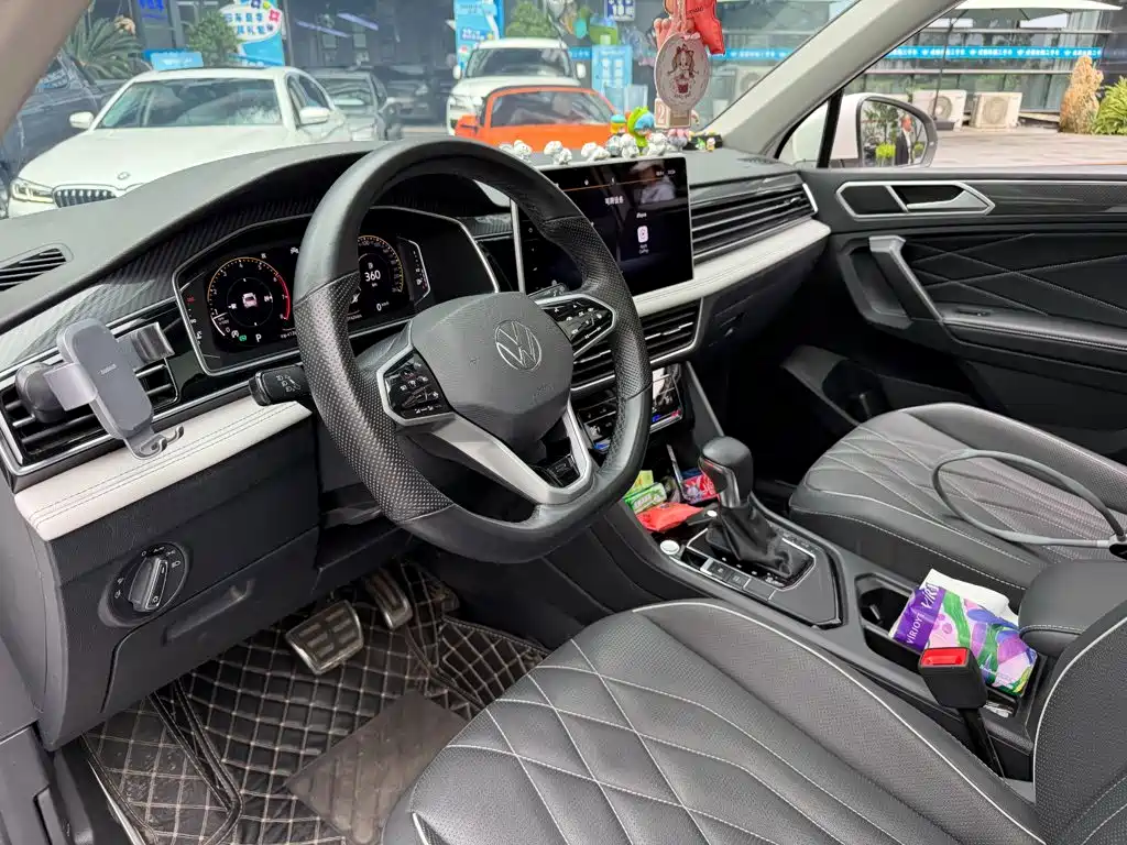 Volkswagen Tiguan L — фото 7