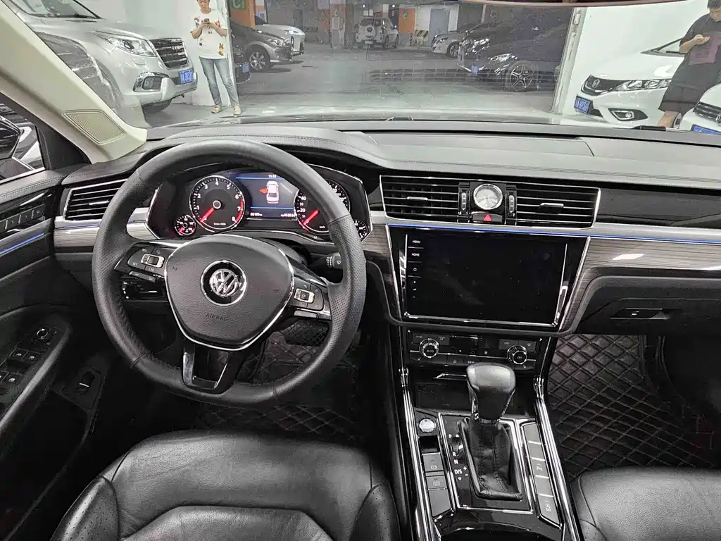 Volkswagen Phideon — фото 10