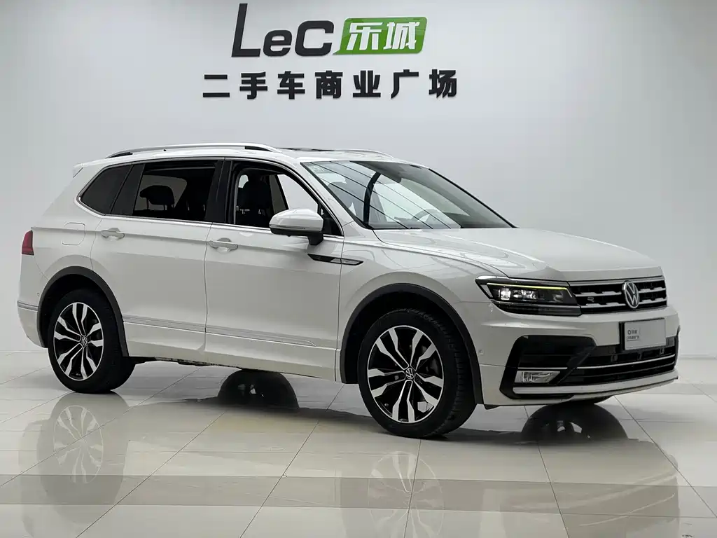 Volkswagen Tiguan L — фото 3