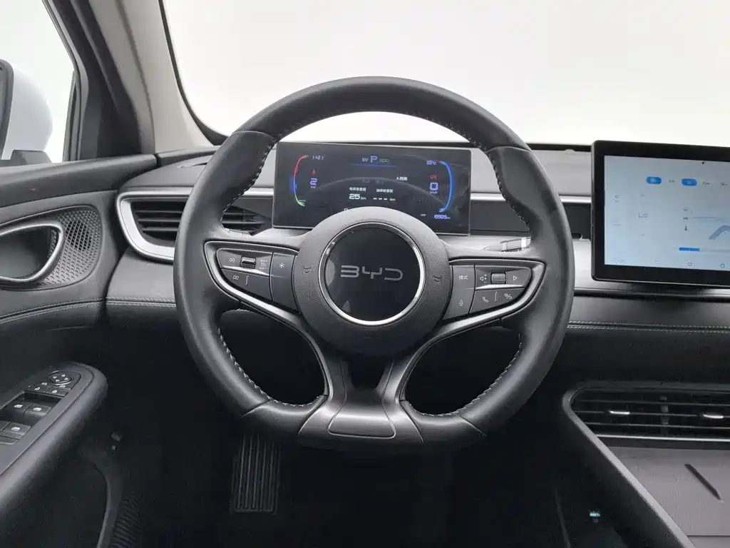 BYD Seal 05 DM-i — фото 11