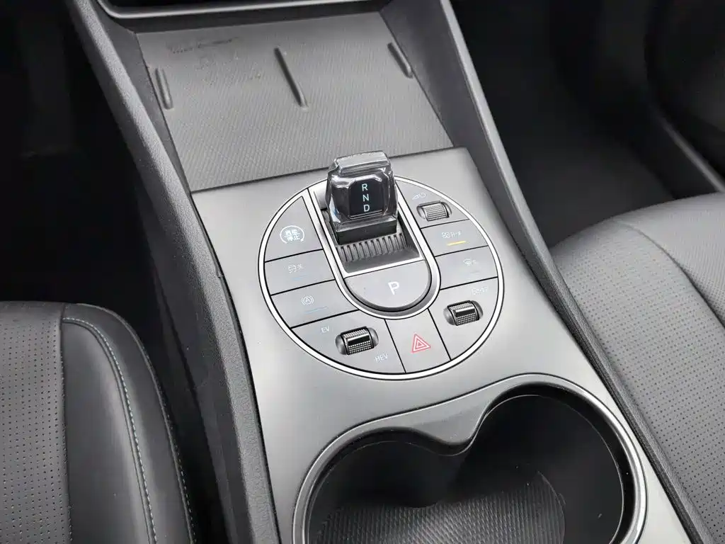 BYD Seal 05 DM-i — фото 13