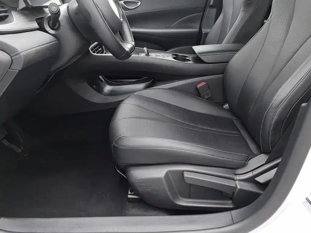BYD Seal 05 DM-i — фото 20