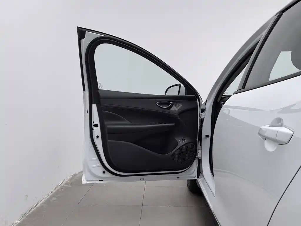 BYD Seal 05 DM-i — фото 8