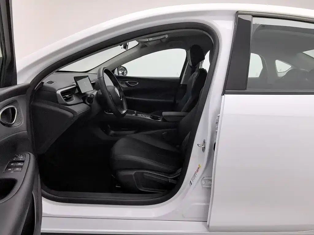 BYD Seal 05 DM-i — фото 10