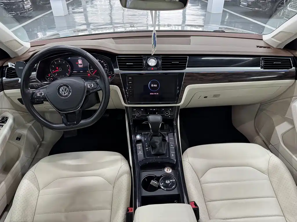 Volkswagen Phideon — фото 6