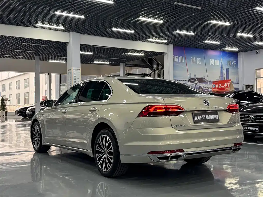 Volkswagen Phideon — фото 7
