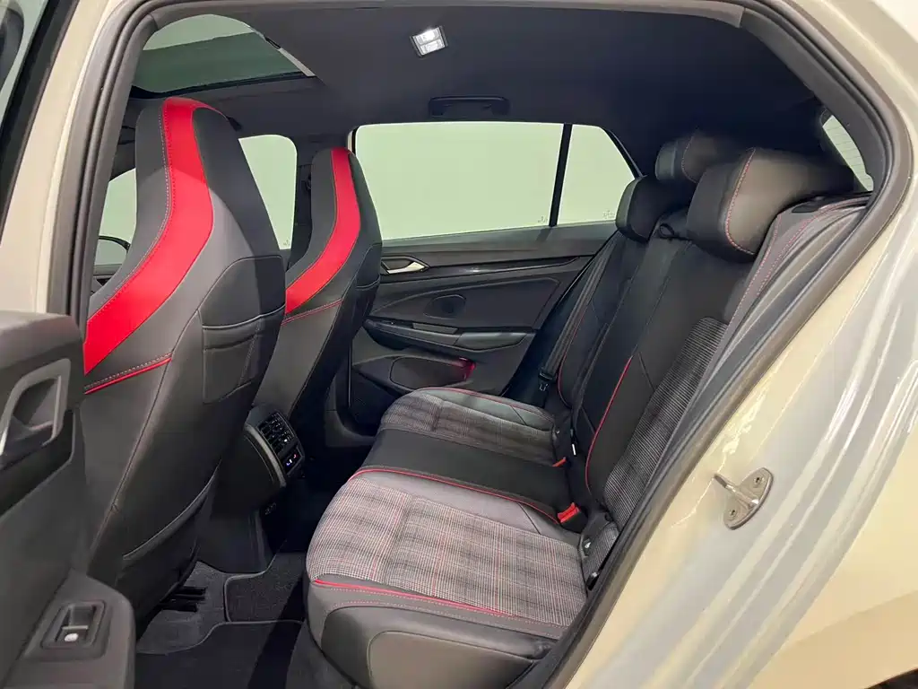 Volkswagen Golf GTI — фото 5