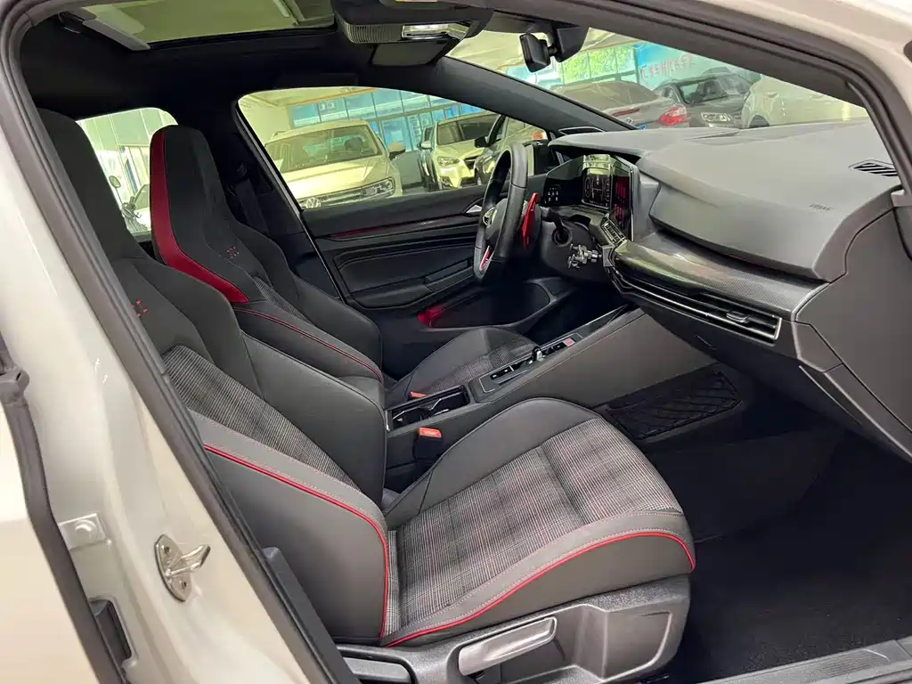 Volkswagen Golf GTI — фото 7