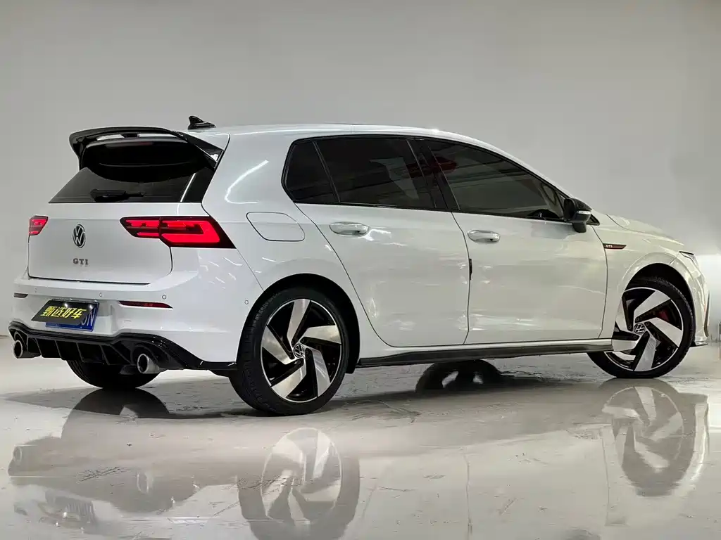 Volkswagen Golf GTI — фото 8