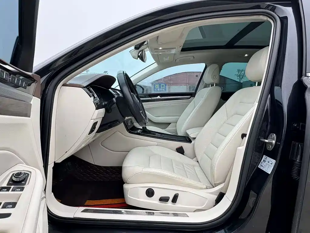 Volkswagen Phideon — фото 7