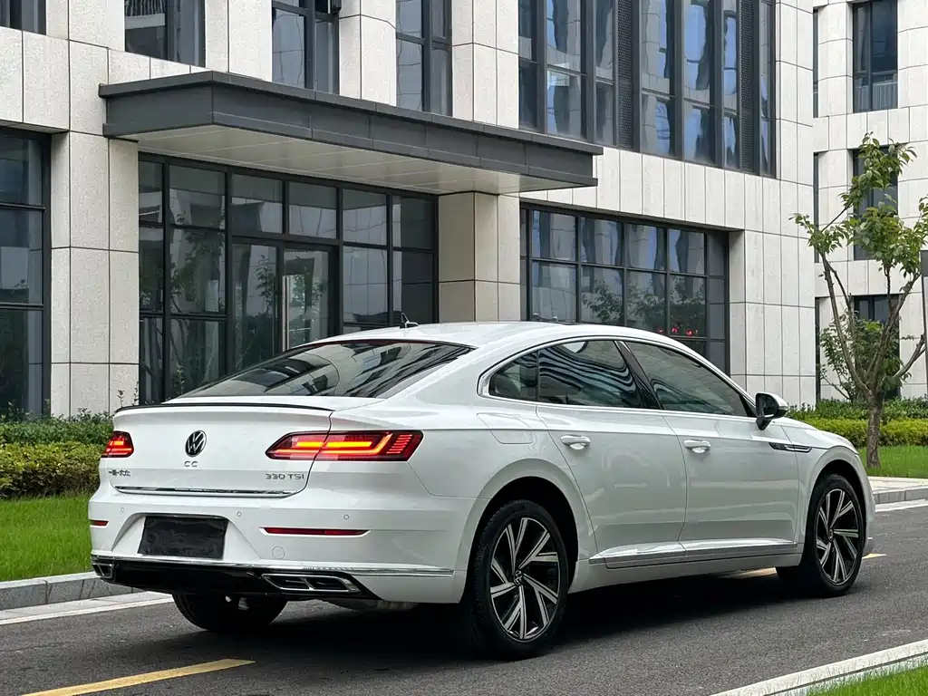 Volkswagen CC — фото 30