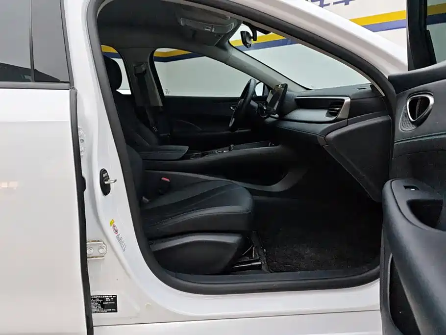 BYD Seal 05 DM-i — фото 8