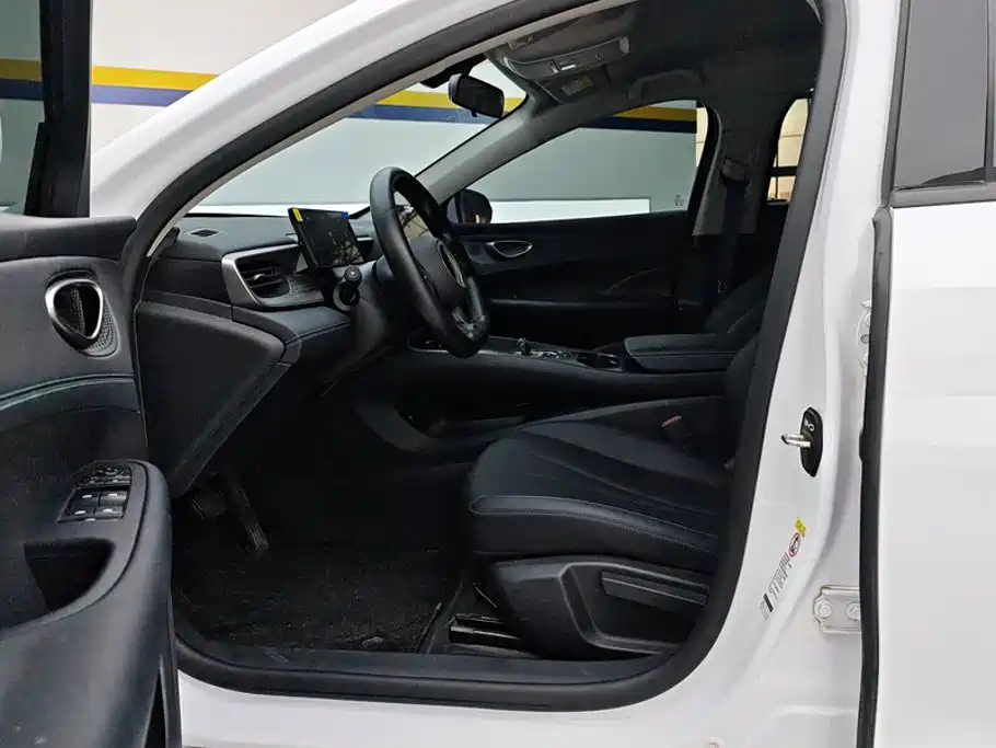 BYD Seal 05 DM-i — фото 9