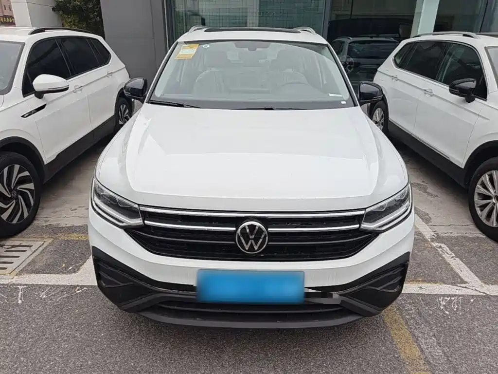 Volkswagen Tiguan L — фото 2