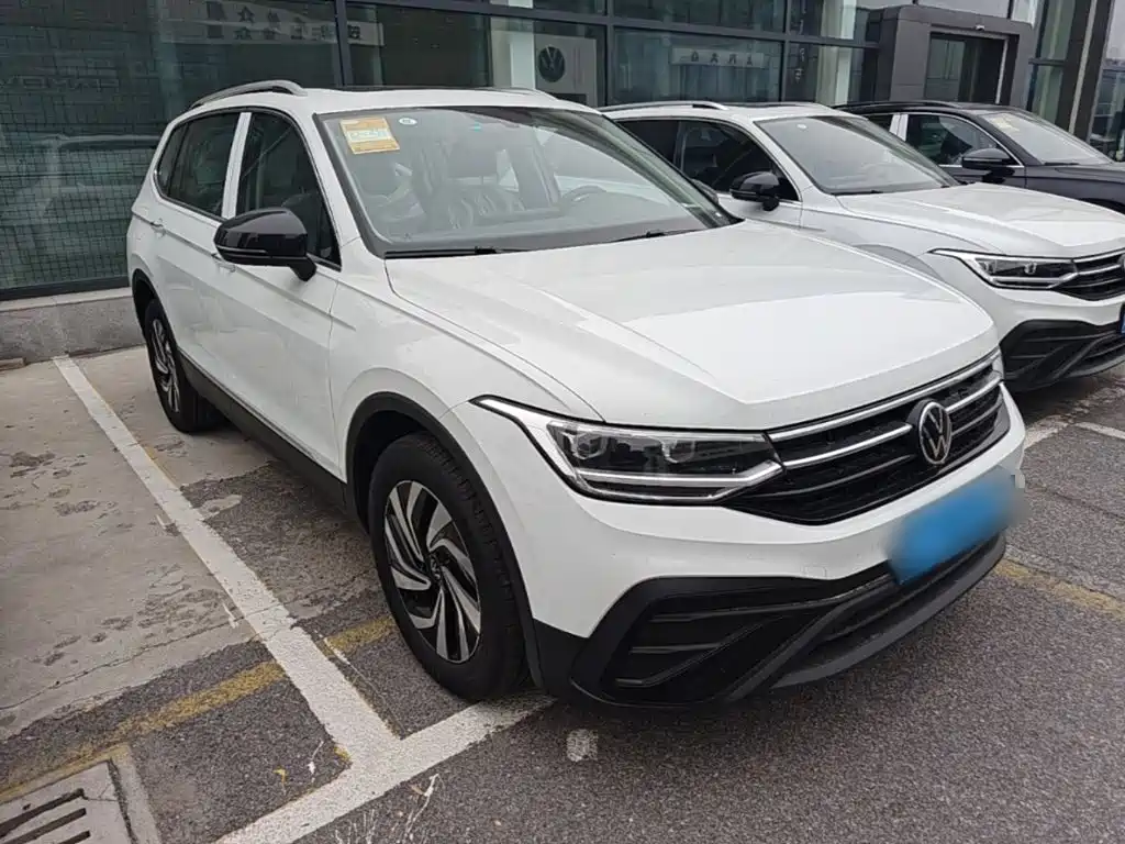 Volkswagen Tiguan L — фото 3