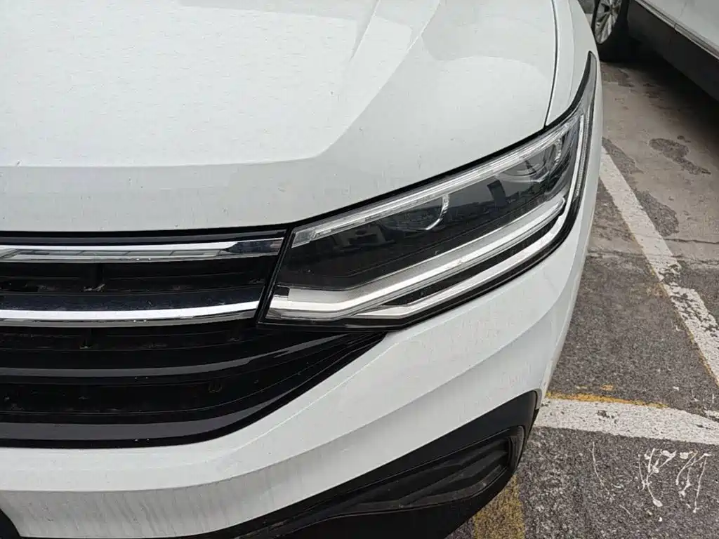 Volkswagen Tiguan L — фото 23