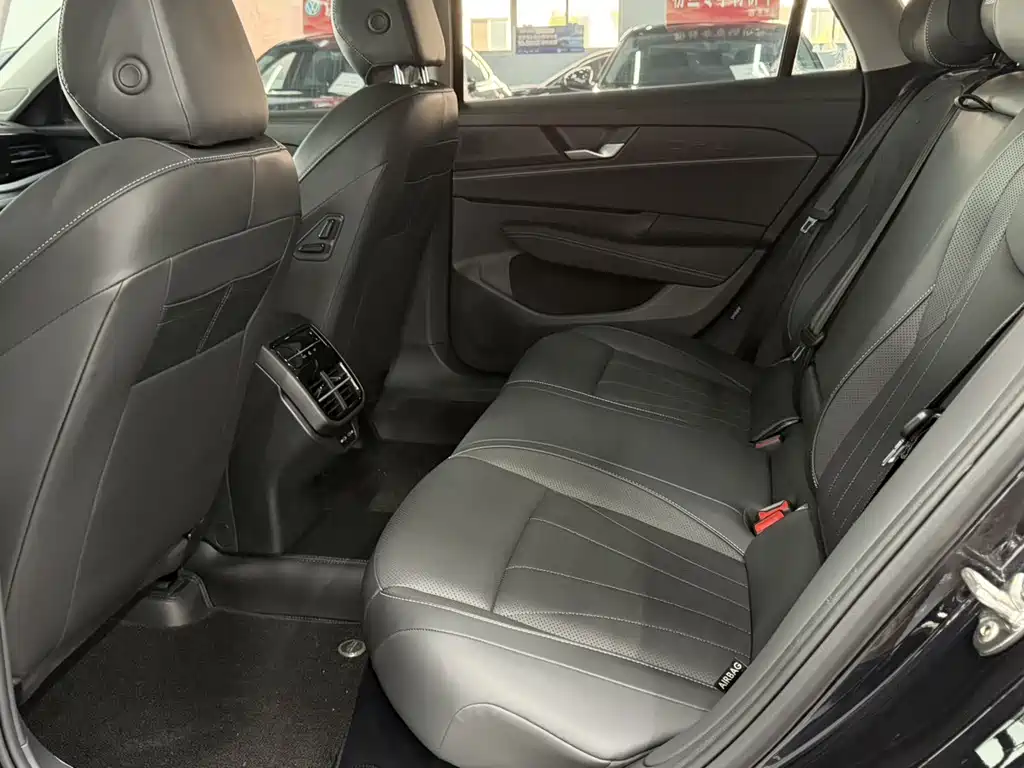 Volkswagen Passat — фото 8