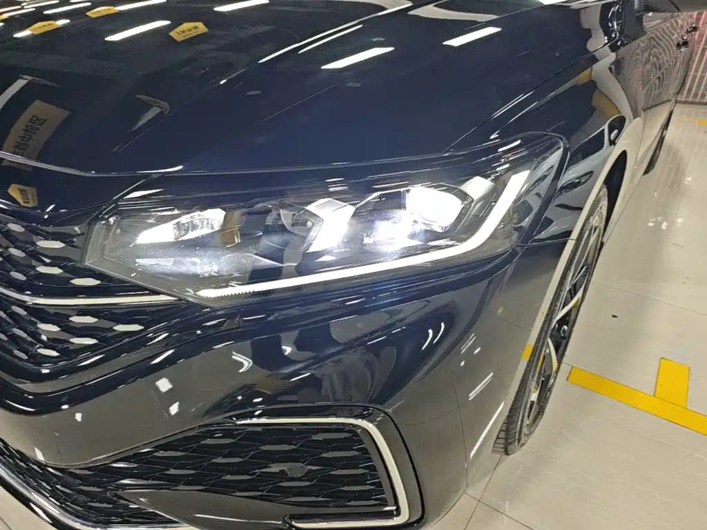 Volkswagen Passat — фото 23