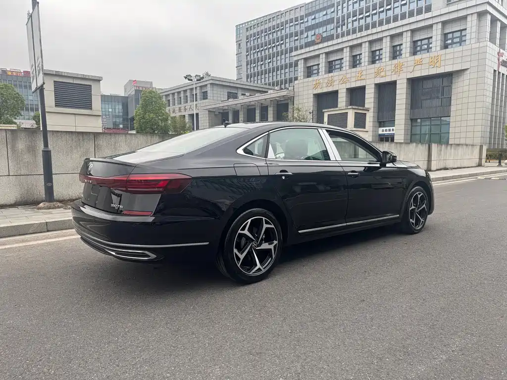 Volkswagen Passat — фото 5