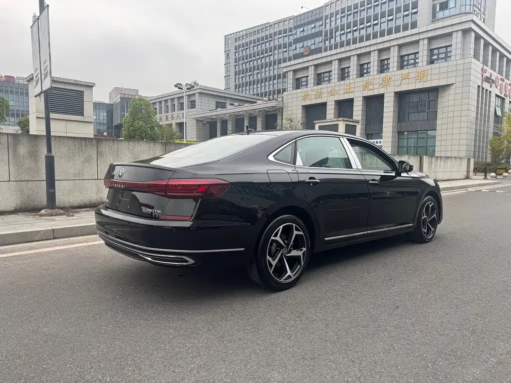 Volkswagen Passat — фото 7