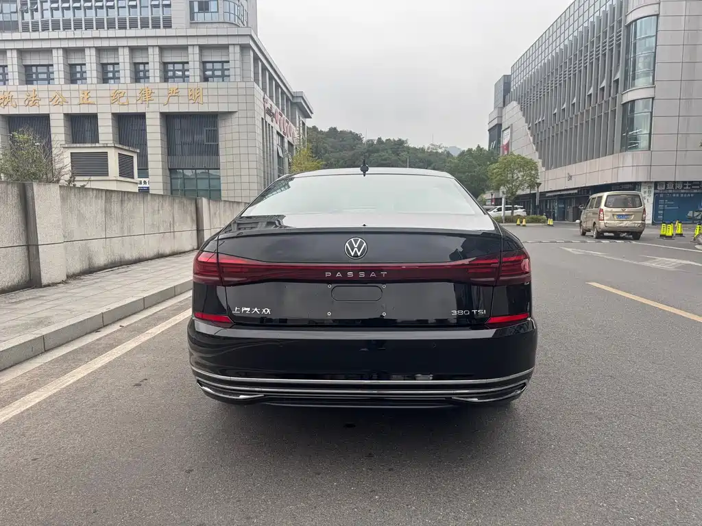 Volkswagen Passat — фото 8