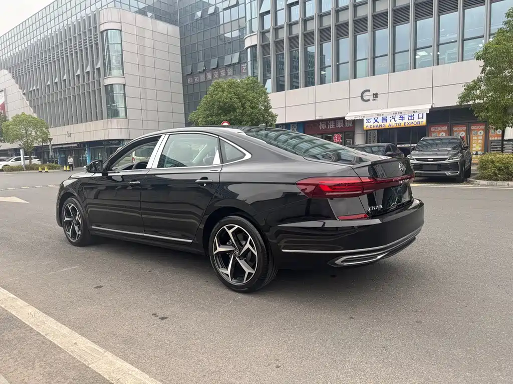 Volkswagen Passat — фото 9