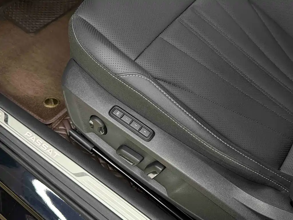 Volkswagen Passat — фото 11