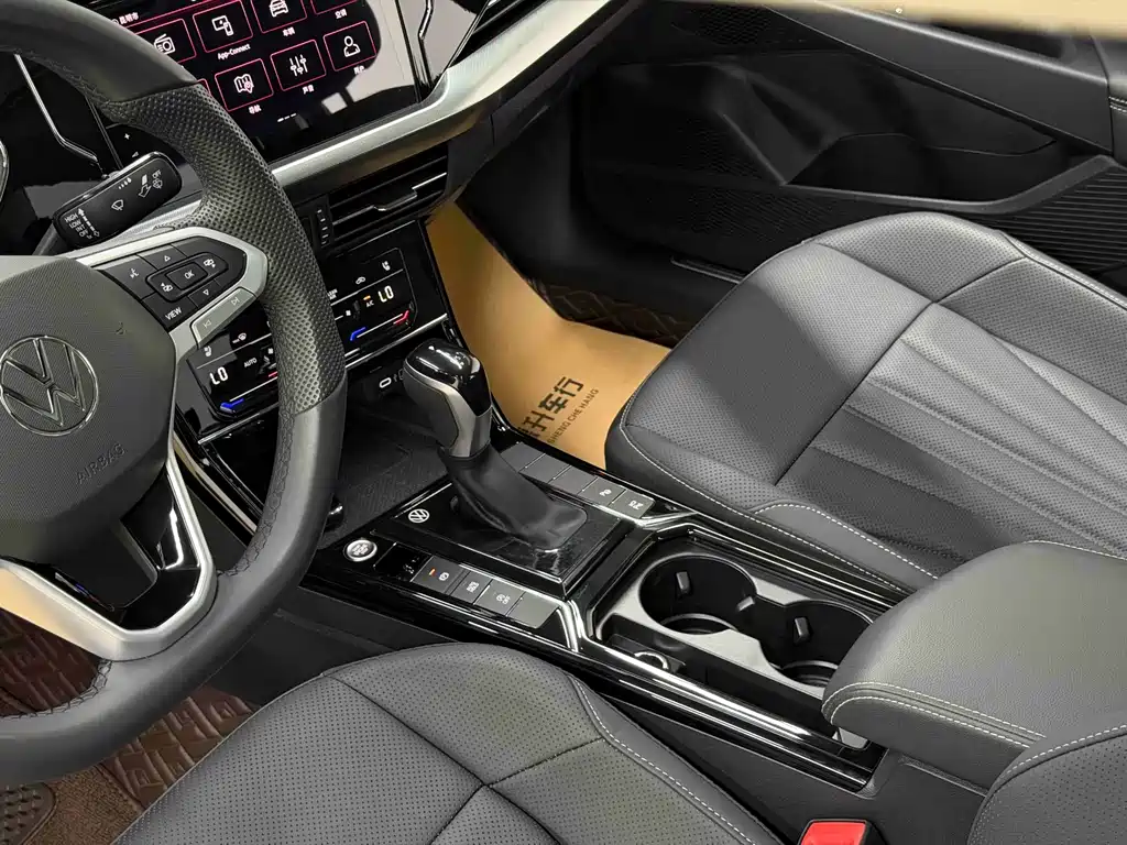 Volkswagen Passat — фото 13