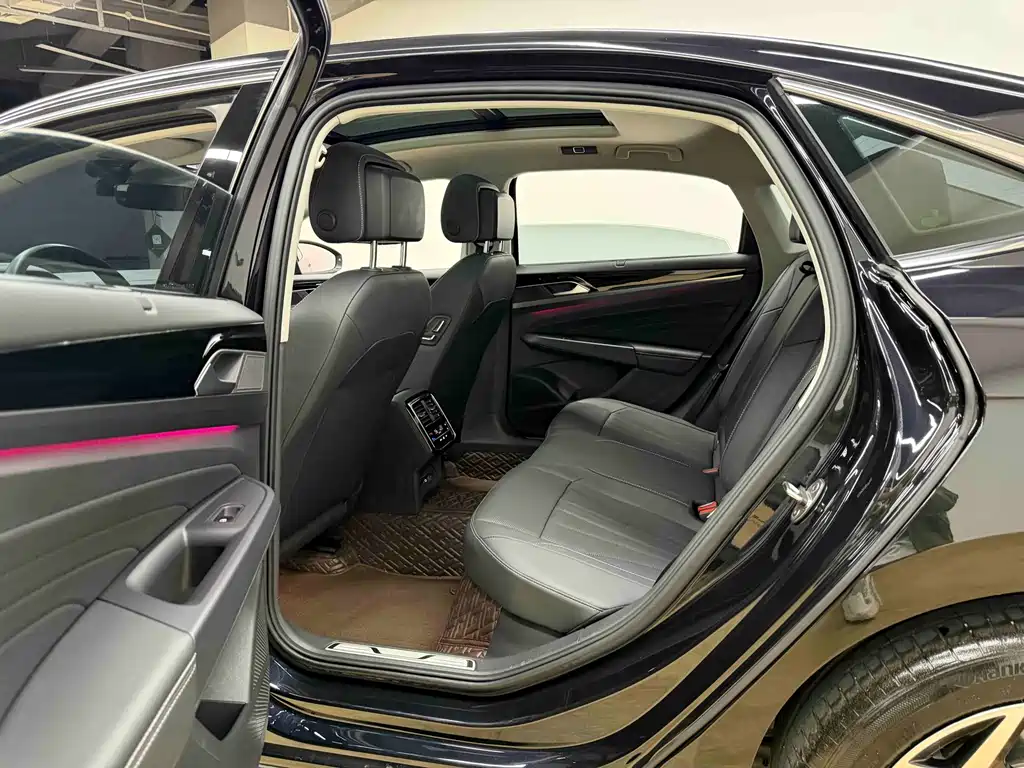 Volkswagen Passat — фото 15
