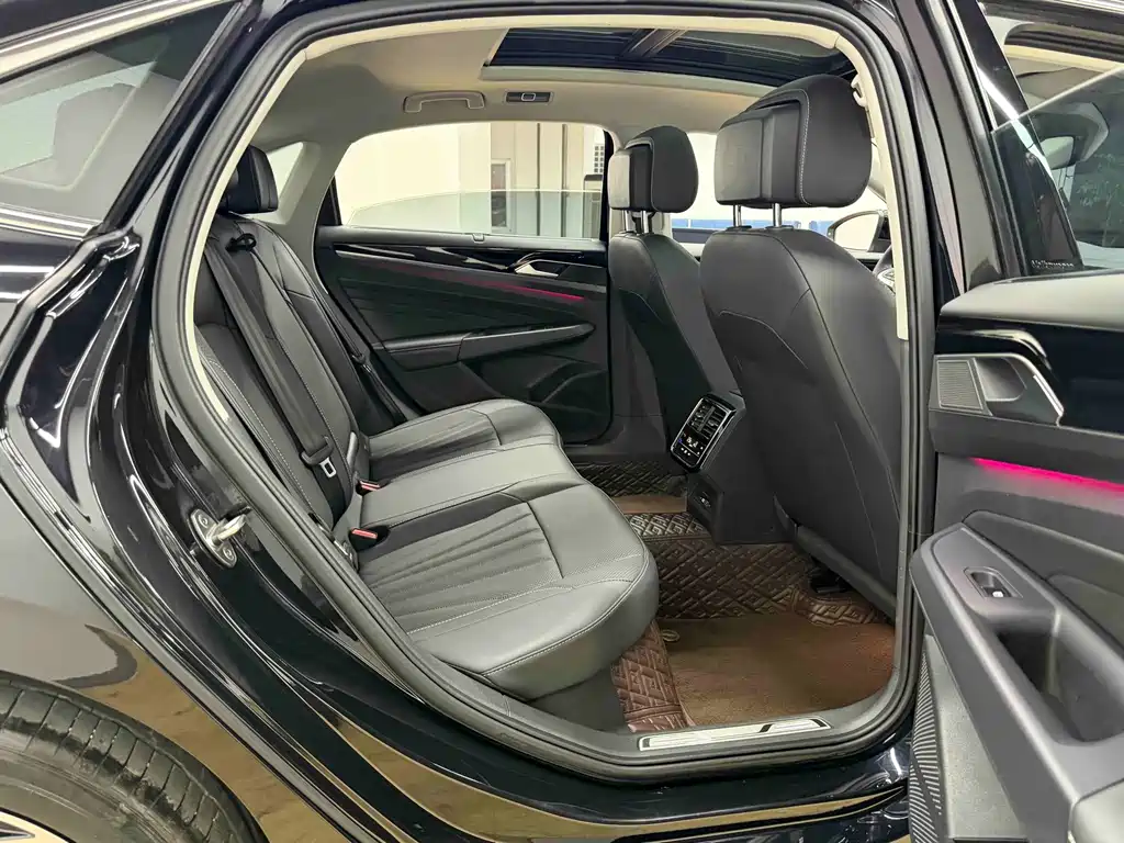 Volkswagen Passat — фото 22