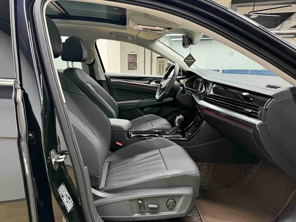 Volkswagen Passat — фото 24